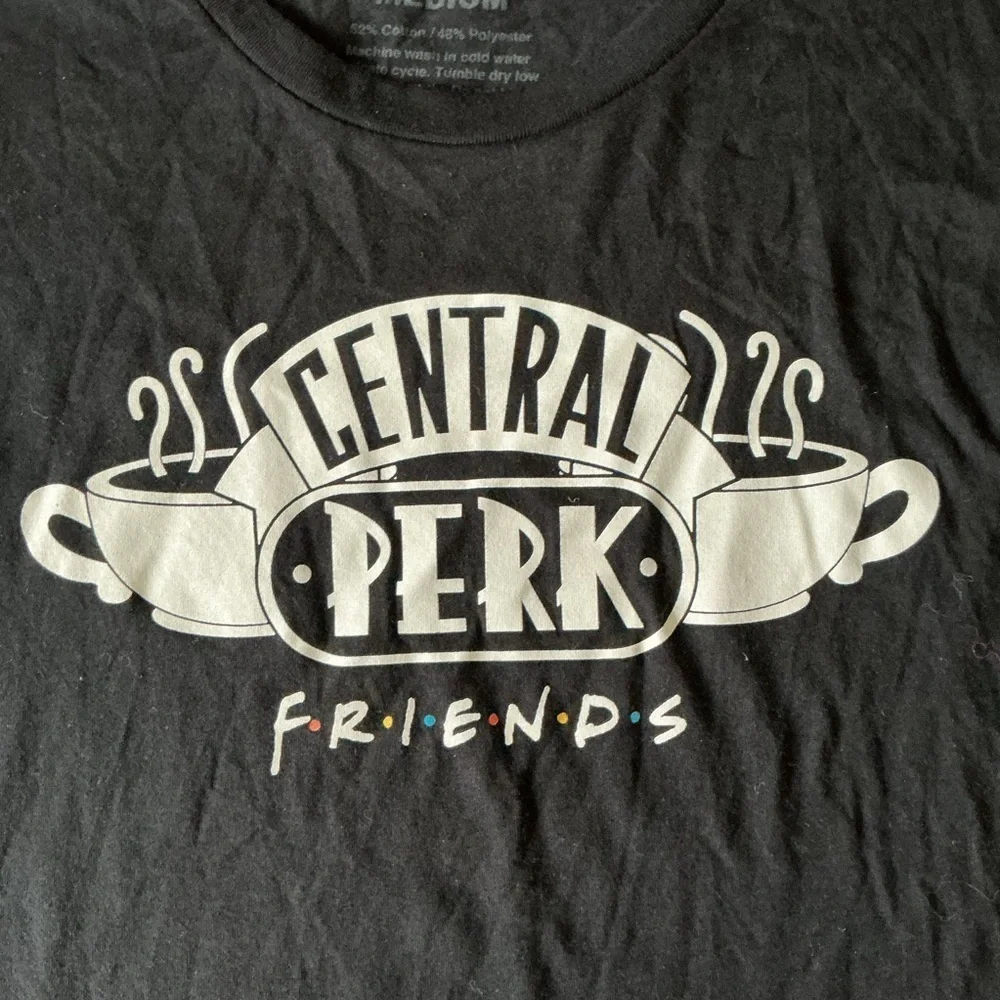 FRIENDS black tee
